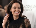 I sosia slavi delle star: da Angelina Jolie a Anthony Hopkins, somiglianze impressionanti
