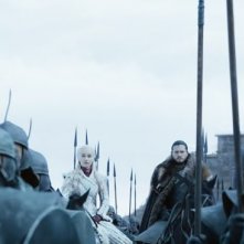 Il trono di spade, una scena dell'episodio Winterfell con Emilia Clarke e Kit Harington