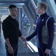 Star Trek: Discovery, Anthony Rapp insieme a Wilson Cruz in una scena dell'episodio If Memory Serves