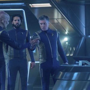 Star Trek: Discovery, Doug Jones, Anson Mount, Hannah Cheesman, and Shazad Latif i in una scena dell'episodio If Memory Serves