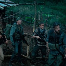 Triple Frontier: Ben Affleck, Pedro Pascal, Charlie Hunnam e Garrett Hedlund in una scena