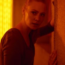 Escape Room: Deborah Ann Woll durante una scena del film
