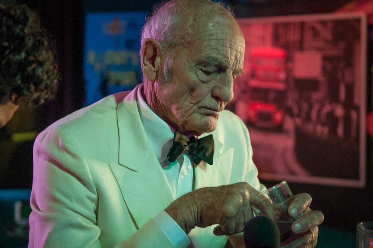 La notte è piccola per noi la recensione Movieplayer.it La notte è piccola per noi la recensione Movieplayer.it