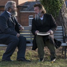Il professore e il pazzo: Mel Gibson, Sean Penn in una scena