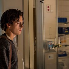 A un metro da te:  Cole Sprouse in una scena del film