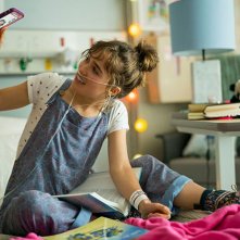 A un metro da te: Haley Lu Richardson in una scena