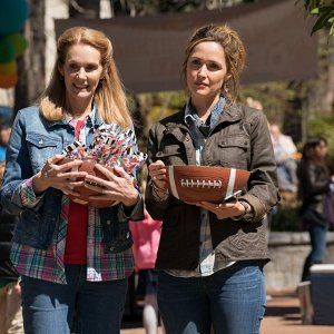 Instant Family: Rose Byrne, Julie Hagerty in una scena