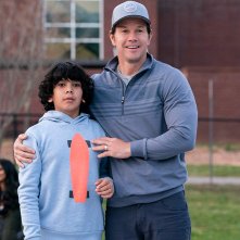 Instant Family: Mark Wahlberg e Gustavo Quiroz in una scena