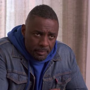 Turn Up Charlie: Idris Elba in un'immagine della prima stagione