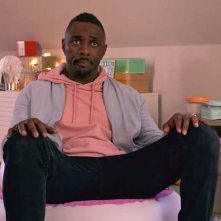 Turn Up Charlie: Idris Elba è il 'tato' sofferente nella serie