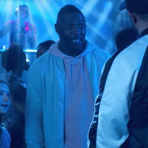 Turn Up Charlie: una scena con Idris Elba