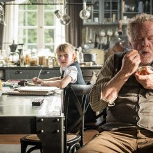 Un viaggio indimenticabile: Nick Nolte in primo piano e Sophie Lane sullo sfondo in una scena