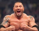 Stephen Amell mette in discussione il match di wrestling di Dave Bautista: è scontro sui social!