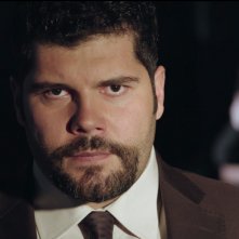 L'eroe: un primo piano di Salvatore Esposito