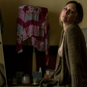 Captive State: Vera Farmiga in una scena