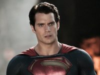 Joss Whedon loda Henry Cavill: 'È il miglior Superman dopo Reeve', ma i fan lo criticano