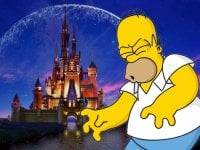 I Simpson celebrano l'accordo Disney/Fox: Homer strangola Topolino