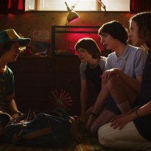 Stranger Things: Millie Bobby Brown, Noah Schnapp, Finn Wolfhard,  Gaten Matarazzo, in una scena della terza stagione