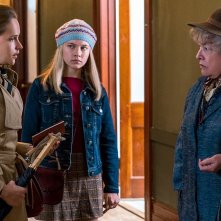 Una giusta causa: Kathy Bates, Felicity Jones, Cailee Spaeny in una scena