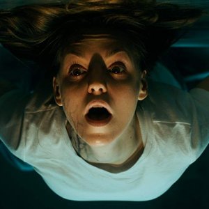 Michelle Mylett in una scena di Antisocial 2