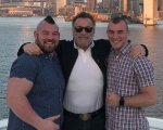 Arnold Schwarzenegger al matrimonio gay di uno degli uomini più forti del mondo