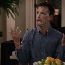 Will & Grace: Sean Hayes in una foto della decima stagione