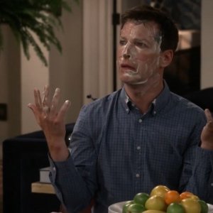 Will & Grace: Sean Hayes in una foto della decima stagione