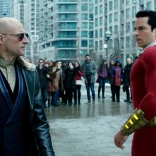 Shazam!: una scena con Zachary Levi e Mark Strong
