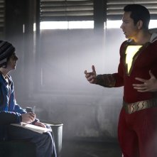 Shazam!:Jack Grazer e Zachary Levi in una scena del comic-movie