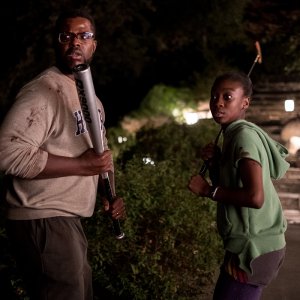 Noi: Winston Duke, Shahadi Wright Joseph in una scena del film