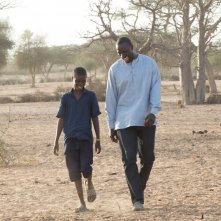 Il viaggio di Yao: Omar Sy insieme a Lionel Louis Basse in una scena