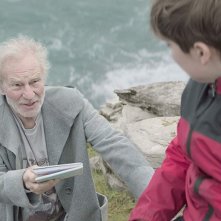 Il Ragazzo che diventerà Re: Louis Ashbourne Serkis  e Patrick Stewart in una scena del film