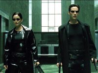 Matrix: perché tutti indossano occhiali da sole nella saga?