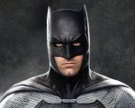 Batman: travestito da supereroe si offre di aiutare la polizia sulla scena del crimine