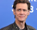 Jim Carrey e Alessandra Mussolini, lei reagisce alla vignetta sul Duce: 'Sei un bastardo!'
