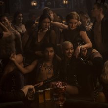 Le terrificanti avventure di Sabrina: Chance Perdomo, Tati Gabrielle, Adeline Rudolph in una scena della seconda stagione