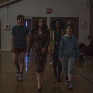 Le terrificanti avventure di Sabrina: Ross Lynch, Lachlan Watson, Michelle Gomez e  Jaz Sinclair in una scena della seconda stagione