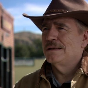 Brian Cox in una scena di Red