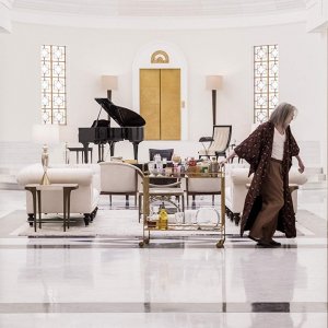 Miracle Workers: Steve Buscemi in una scena della serie