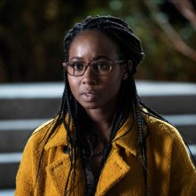 Miracle Workers:Sasha Compère in  una scena