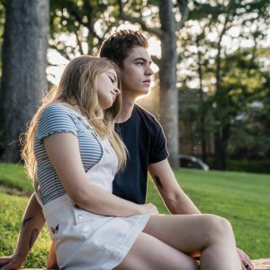 After: Hero Fiennes Tiffin, Josephine Langford in una scena