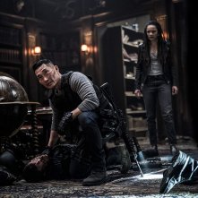 Hellboy: una scena con Sasha Lane e Daniel Dae Kim