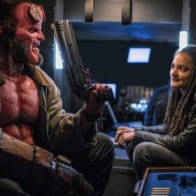 Hellboy: una scena del film con David Harbour, Sasha Lane