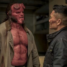Hellboy: una scena con David Harbour e Daniel Dae Kim