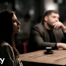 Gomorra - La Serie: Ivana Lotito e sullo sfondo Salvatore Esposito, quarto episodio della quarta stagione