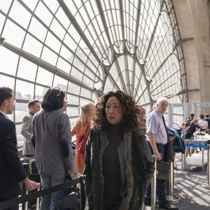Killing Eve: una scena con Sandra Oh nell'episodio Do You Know How to Dispose of a Body?