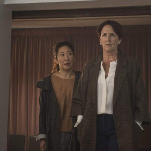 Killing Eve: Sandra Oh e Fiona Shaw nell'episodio Do You Know How to Dispose of a Body?