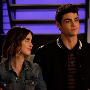 The Perfect Date: Laura Marano con Noah Centineo in una scena
