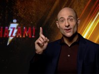 Mark Strong, villain di Shazam!: 'Scegliete con cura le vostre parole e passate la magia!'