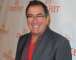 Kenny Ortega stringe un accordo con Netlfix, Auntie Claus e Julie and the Phantoms i primi progetti